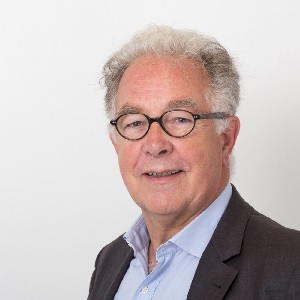 Dr. Benoît
